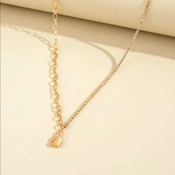 Padlock Charm Bling & Chain Link gold necklace - Picture 4 of 8